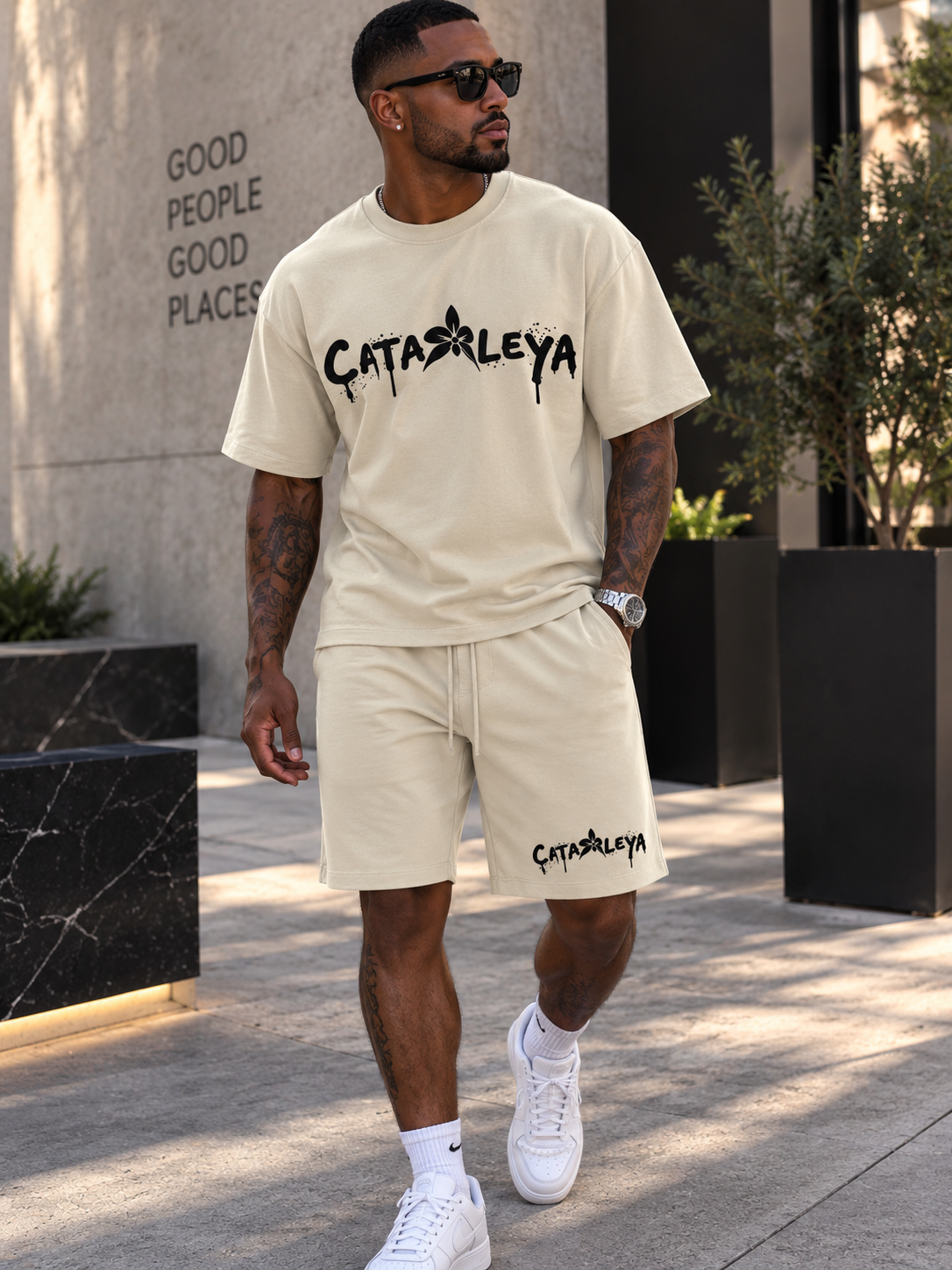 Graffiti Shorte-Cream/Black
